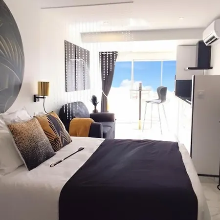 Naturist Deluxe - Le Boudoir Heliopolis