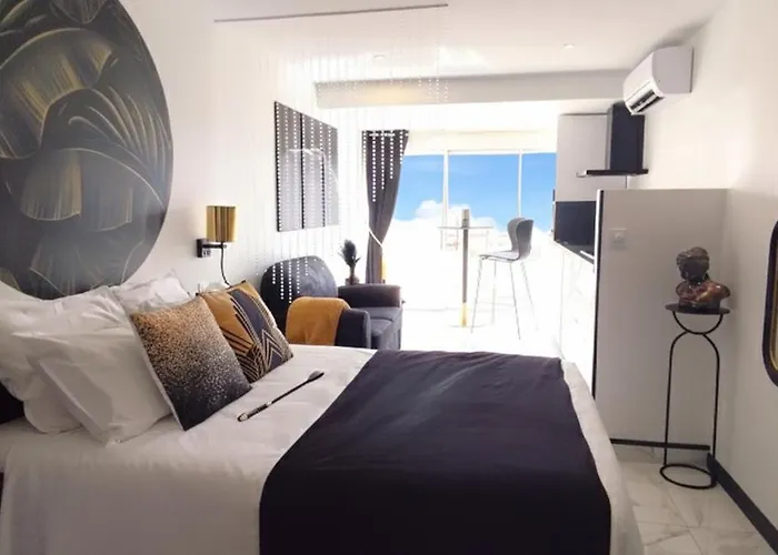 Naturist Deluxe - Le Boudoir Heliopolis